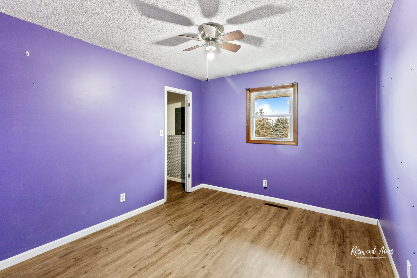 19663 North 3000 E Road Cullom, IL 60929 - Photo 13 of 18 a view of a livingroom with a workspace