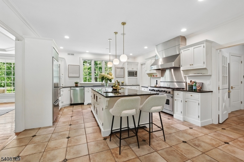 98 Spring Hollow Road Far Hills, NJ 07931 - Photo 8 of 50