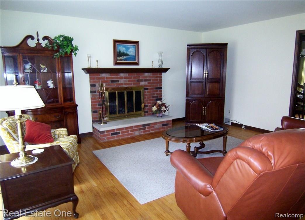 686 Center Ridge South Lyon, MI 48178 - Photo 8 of 15 Family Room