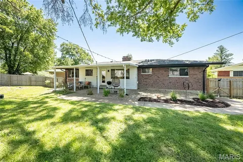 $450,000 | 8901 Larchwood Court, St. Louis, MO 63126