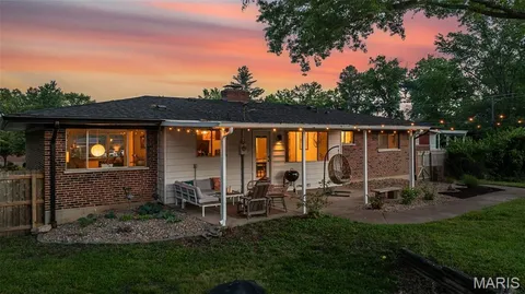 $450,000 | 8901 Larchwood Court, St. Louis, MO 63126