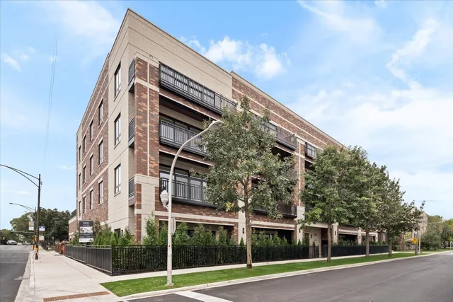 $6,795 | 3951 North Wayne Avenue, Unit 306, Chicago, IL 60613