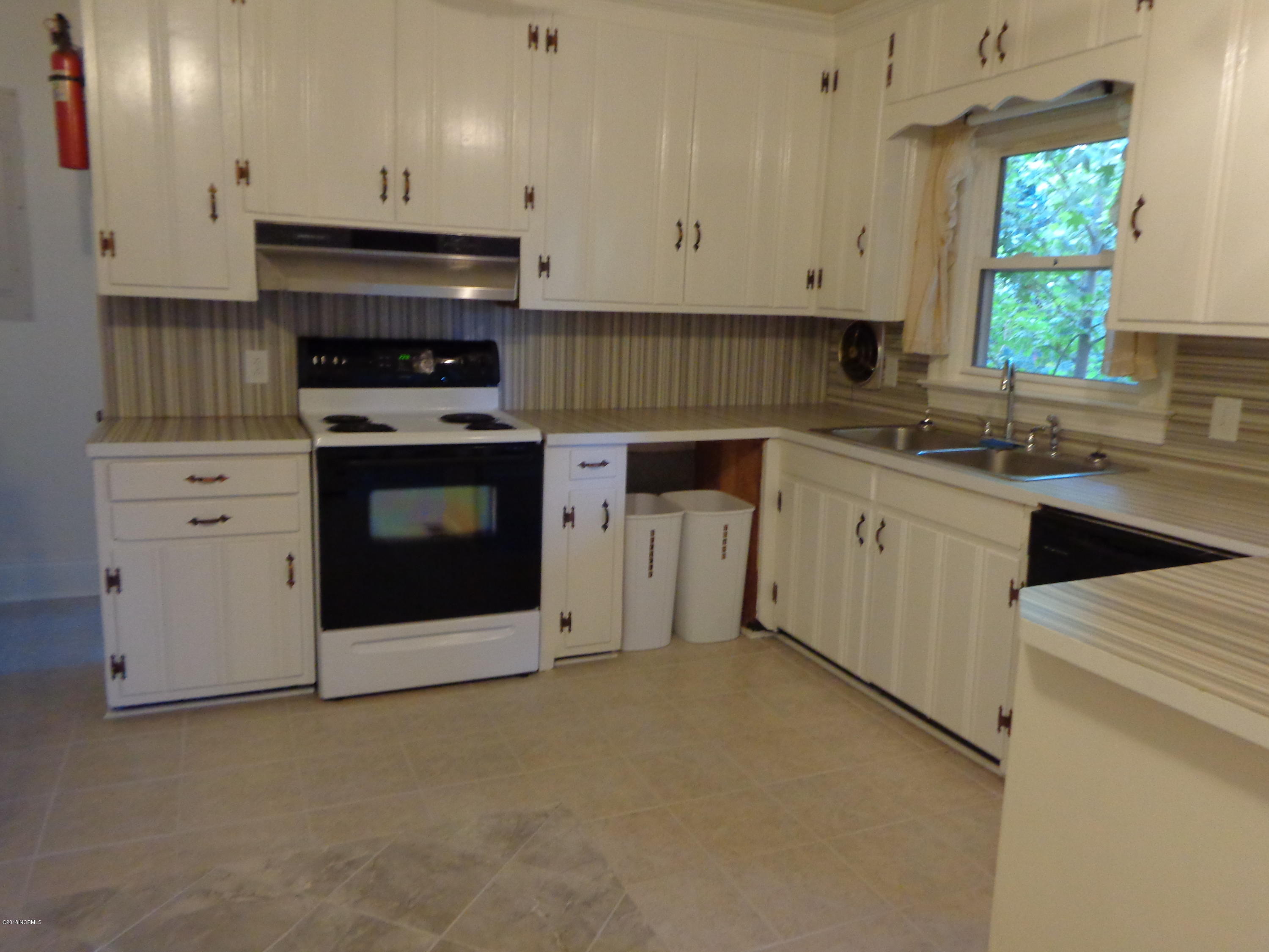 1209 Ruffin Terrace Kinston, NC 28504 - Photo 14 of 29 DSC05523
