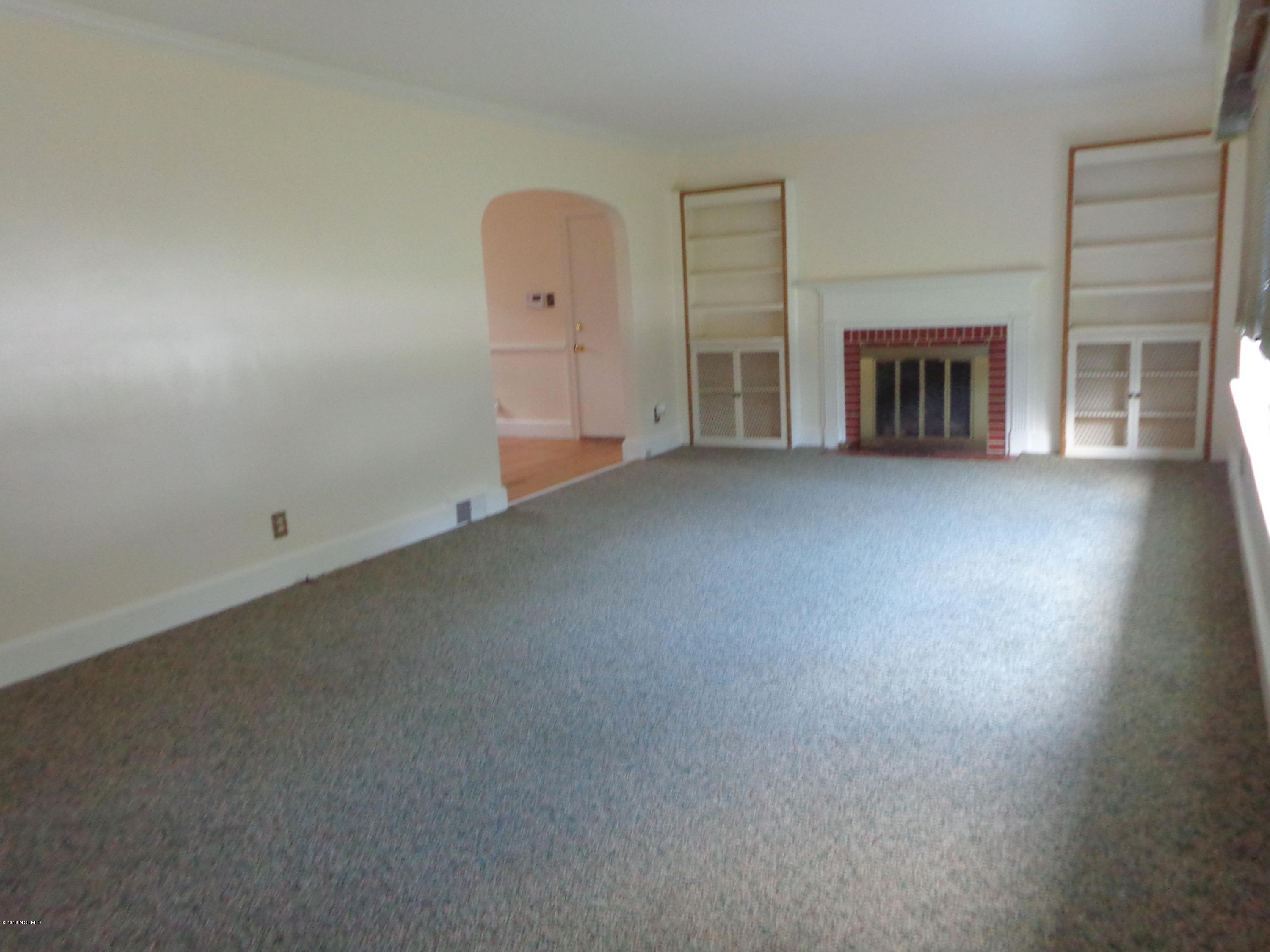 1209 Ruffin Terrace Kinston, NC 28504 - Photo 4 of 29 DSC05514