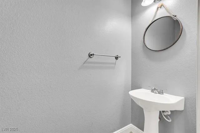 $1,805 | 9303 Gilcrease Avenue, Unit 1051, Las Vegas, NV 89149