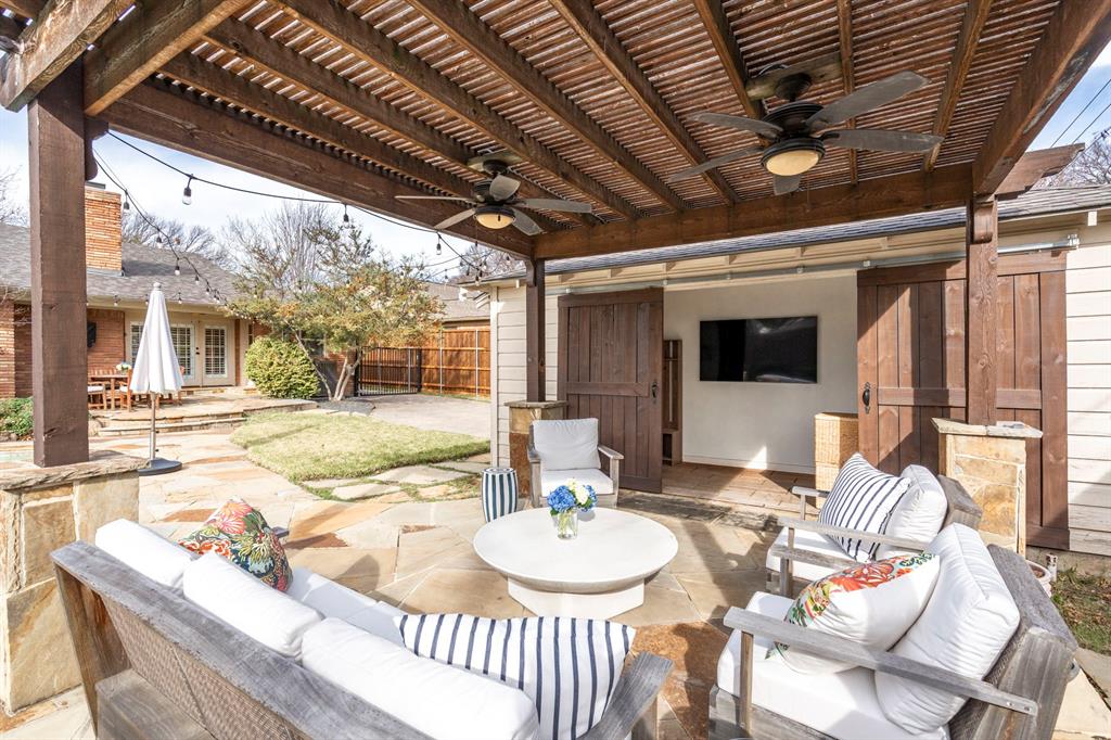 5322 Ridgelawn Drive Dallas, TX 75214 - Photo 25 of 30 a outdoor space with furniture