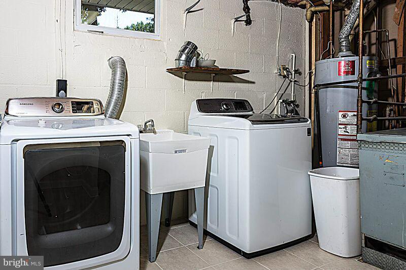 4220 Granby Road Woodbridge, VA 22193 - Photo 24 of 30 a utility room with dryer and washer