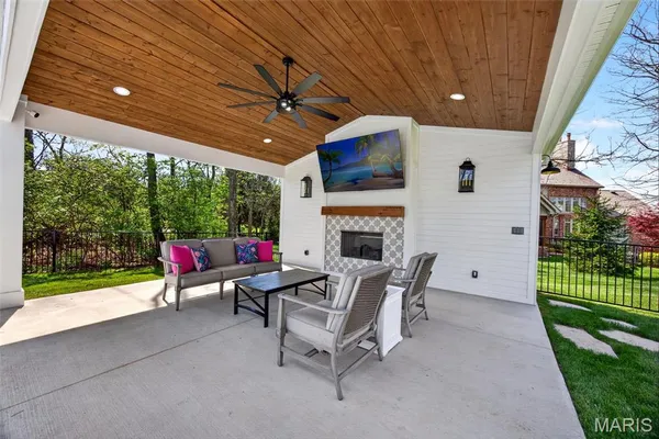 $1,250,000 | 6106 Knights Table Court, St. Charles, MO 63304