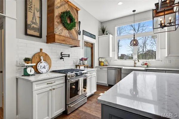$1,250,000 | 6106 Knights Table Court, St. Charles, MO 63304