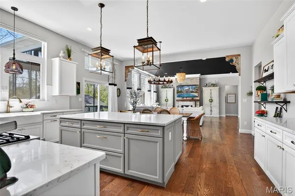 $1,250,000 | 6106 Knights Table Court, St. Charles, MO 63304