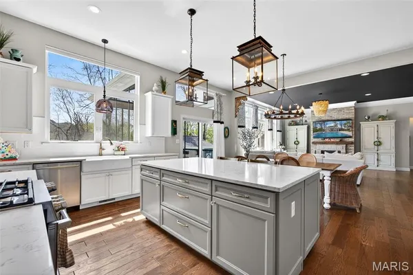 $1,250,000 | 6106 Knights Table Court, St. Charles, MO 63304
