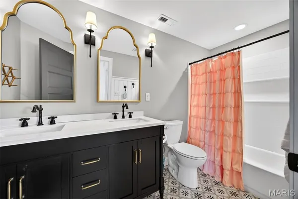 $1,250,000 | 6106 Knights Table Court, St. Charles, MO 63304