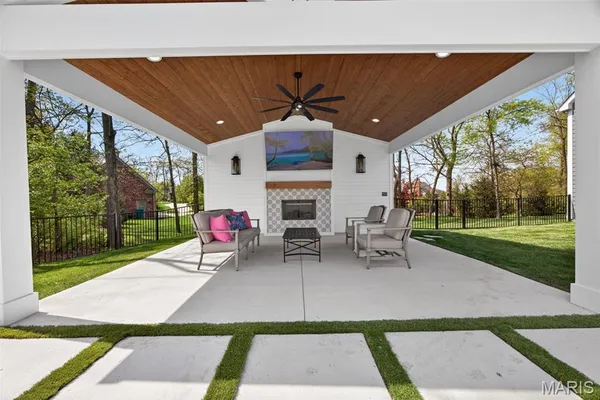 $1,250,000 | 6106 Knights Table Court, St. Charles, MO 63304