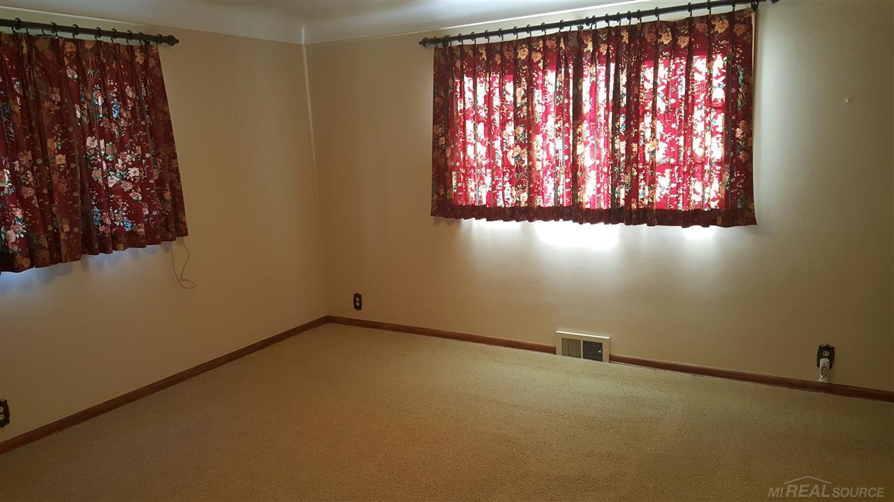16319 21 Mile Road Macomb, MI 48044 - Photo 7 of 12