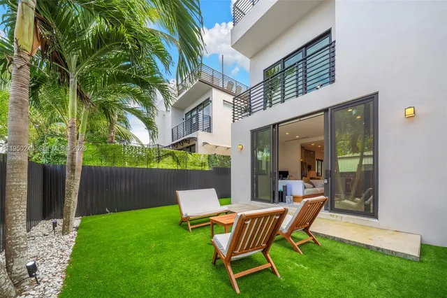 $1,325,000 | 3061 Southwest 21st Terrace, Unit 3061, Miami, FL 33145