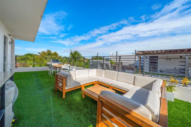 $1,325,000 | 3061 Southwest 21st Terrace, Unit 3061, Miami, FL 33145