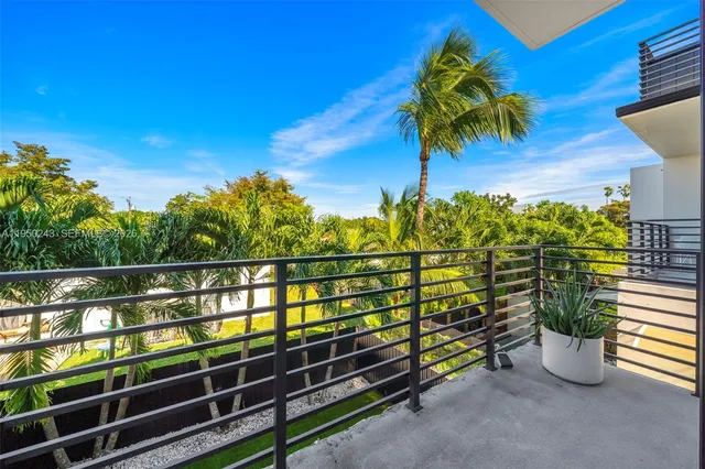 $1,325,000 | 3061 Southwest 21st Terrace, Unit 3061, Miami, FL 33145