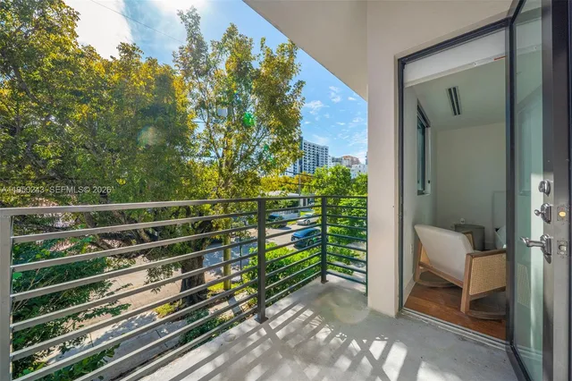$1,325,000 | 3061 Southwest 21st Terrace, Unit 3061, Miami, FL 33145