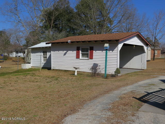 107 Kimbrough Road Clinton, NC 28328 - Photo 5 of 23 IMG_3337