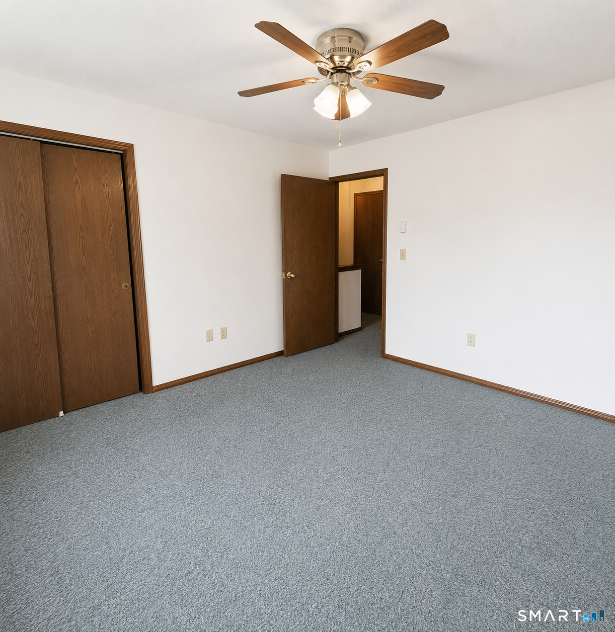 975 Meriden Road, Unit 101 Waterbury, CT 06705 - Photo 19 of 28 an empty room with a ceiling fan and a window