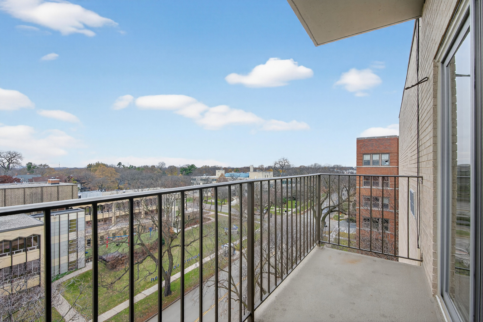 1567 Ridge Avenue, Unit 802 Evanston, IL 60201 - Photo 17 of 23 Gallery Image 17