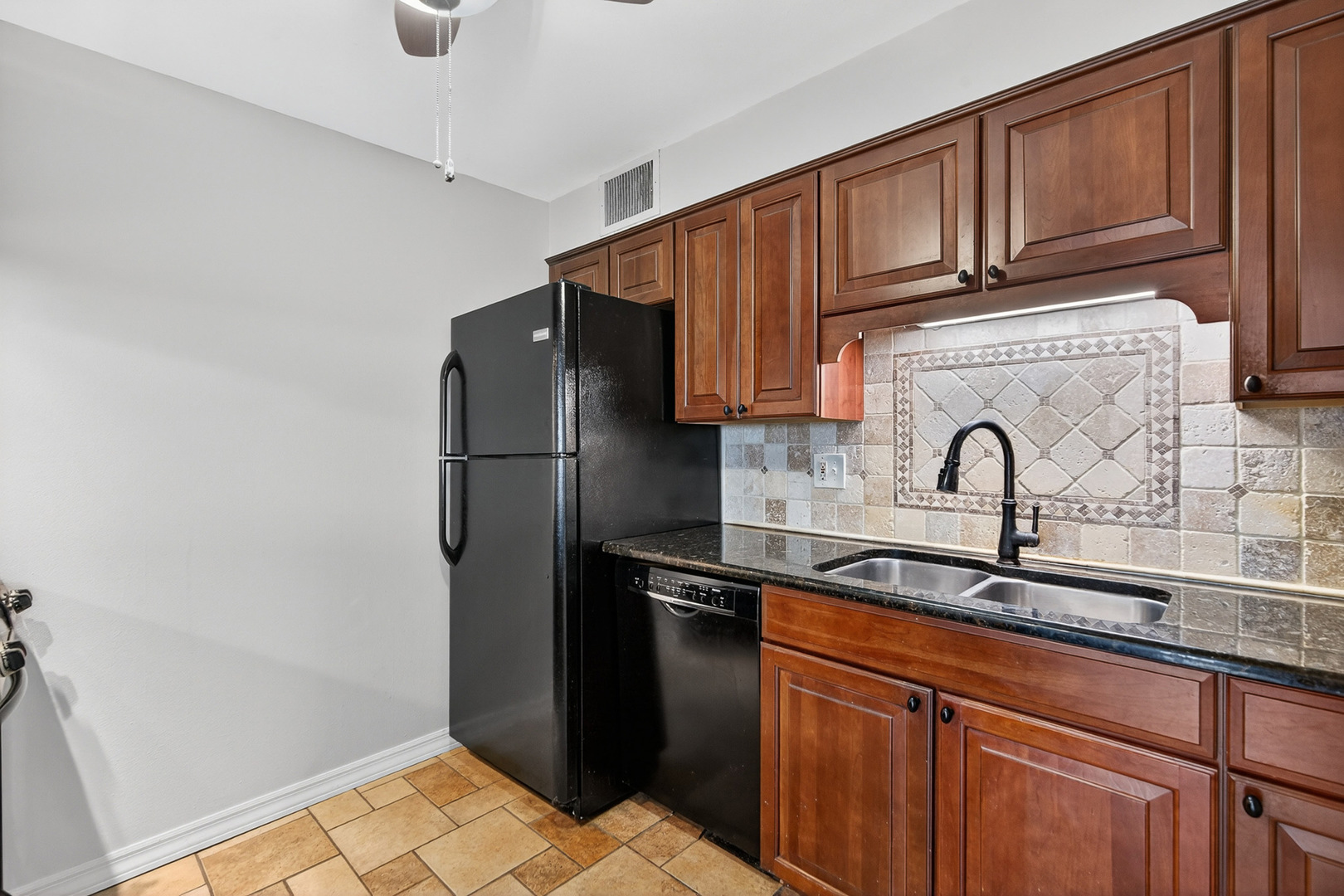 1567 Ridge Avenue, Unit 802 Evanston, IL 60201 - Photo 8 of 23 Gallery Image 8
