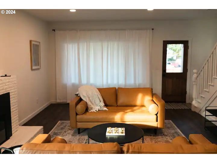 4840 Herrin Road Northeast Salem, OR 97305 - Photo 5 of 23 a living room with furniture and a flat screen tv