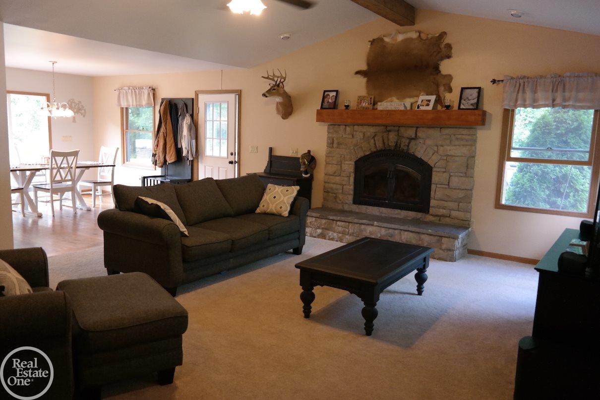 12261 Sullivan Road Emmett, MI 48022 - Photo 5 of 23 31354444-4.JPG