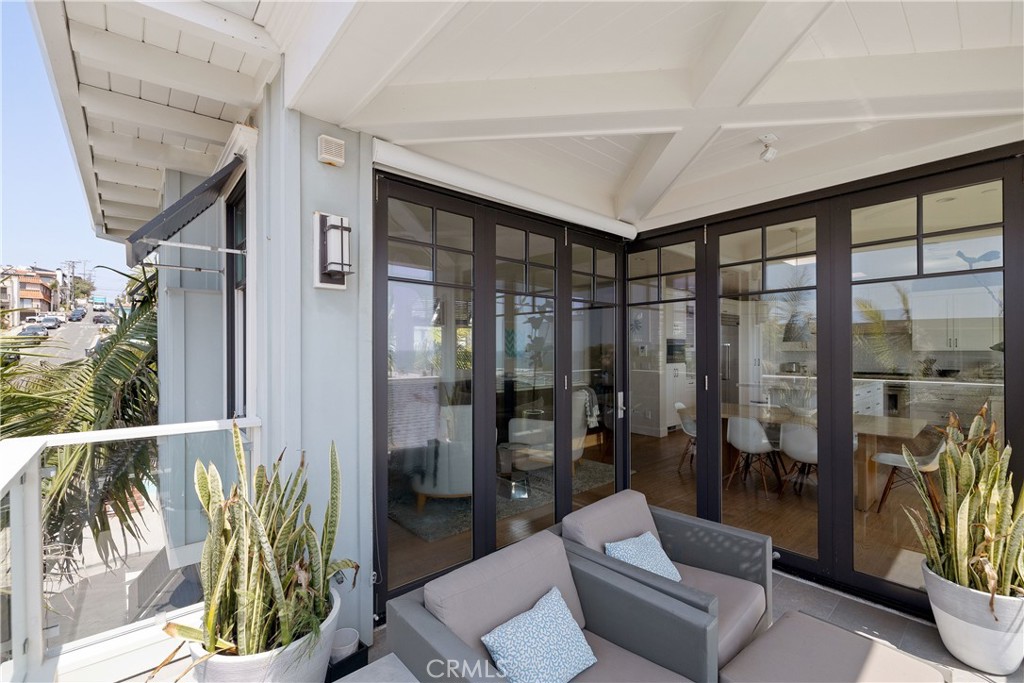 124 23rd Street Manhattan Beach, CA 90266 - Photo 21 of 50 a living room with furniture and a floor to ceiling window