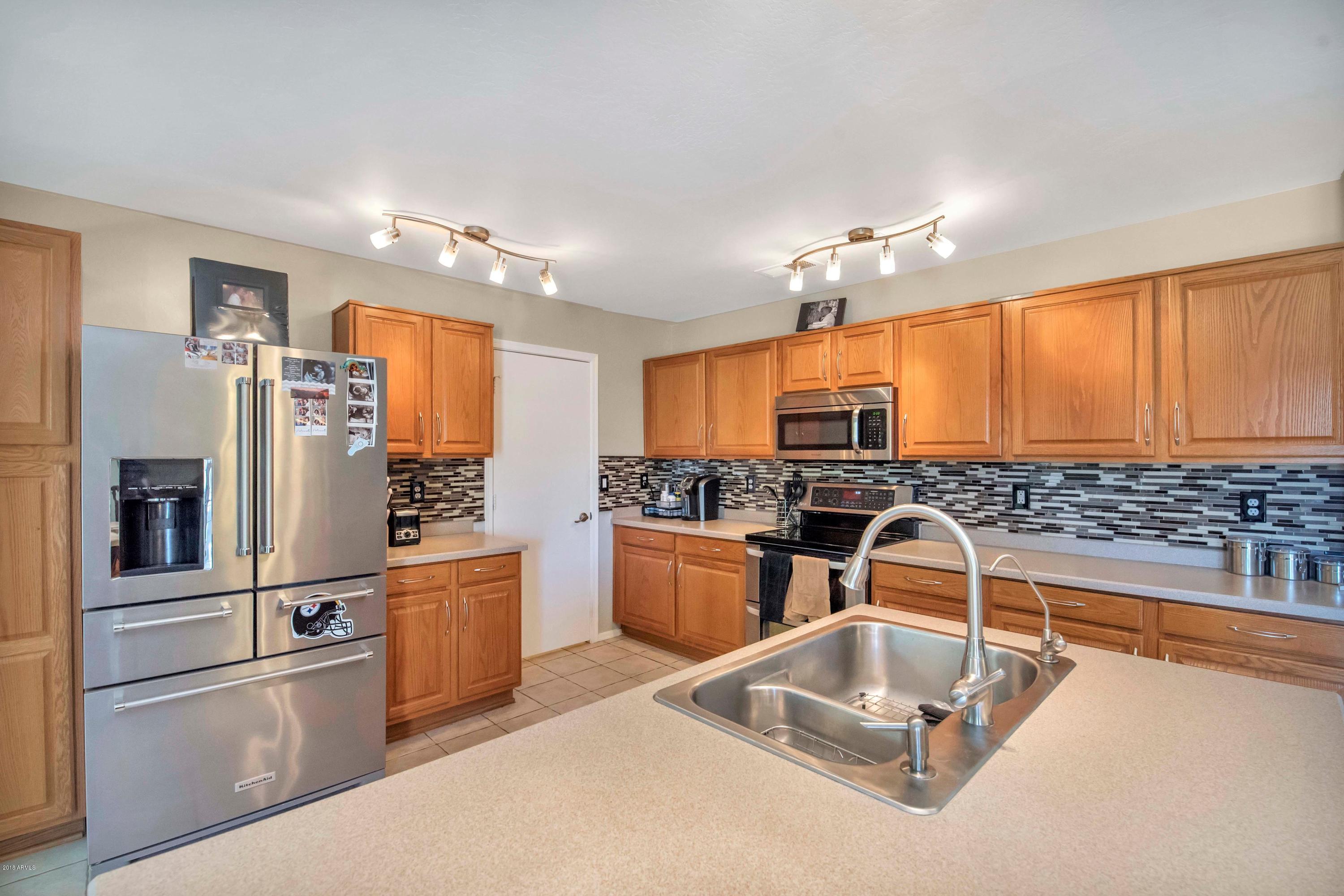3683 South Chaparral Road Apache Junction, AZ 85119 - Photo 11 of 34 Chaparral Kitchen with frig