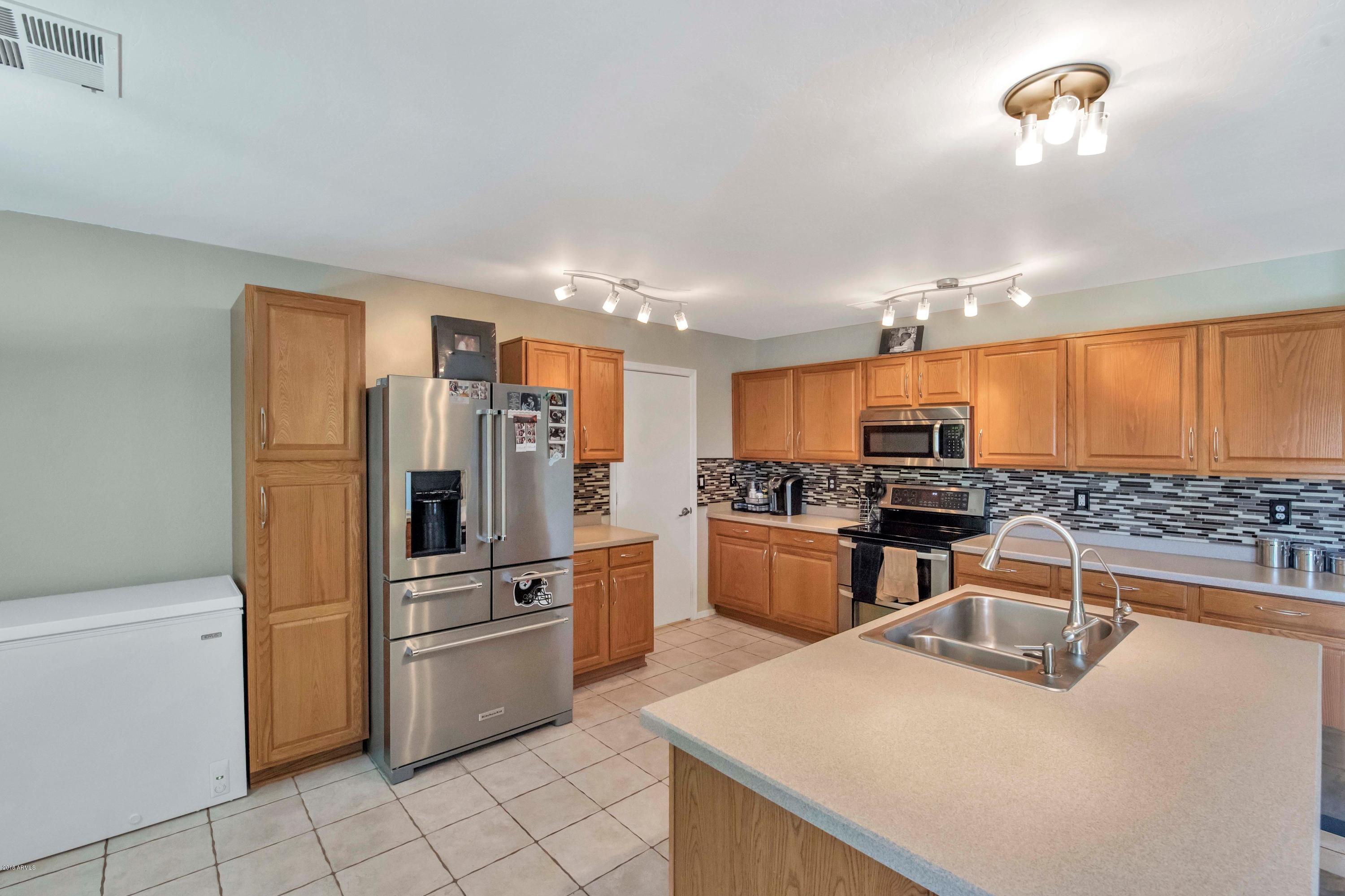 3683 South Chaparral Road Apache Junction, AZ 85119 - Photo 7 of 34 Chaparral Kitchen view from eat in