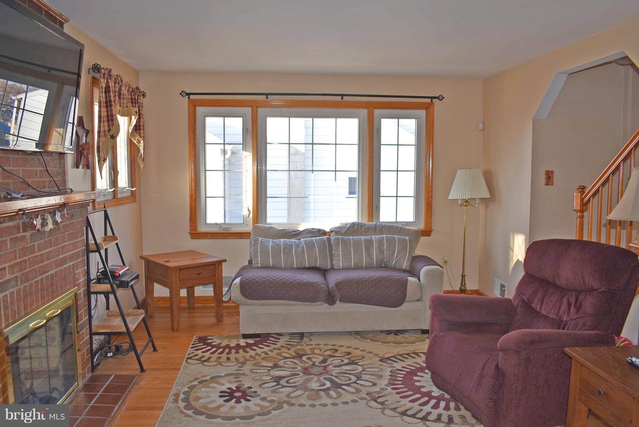 3103 Green Hill Road Baltimore, MD 21219 - Photo 4 of 21 Living Room