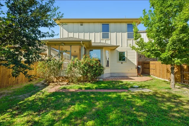 a view of a yard with plants