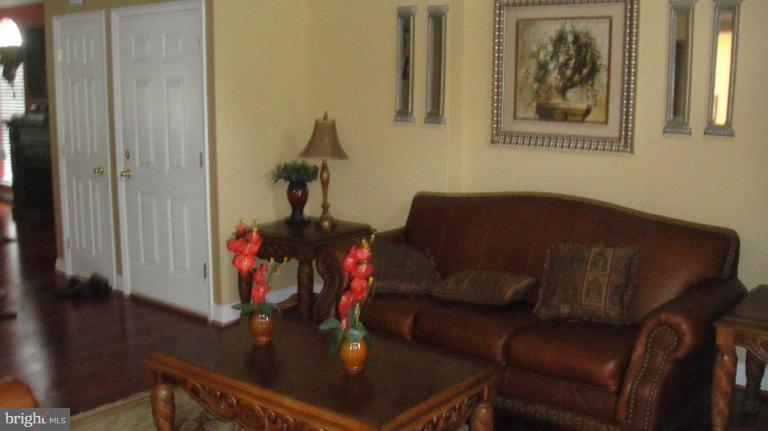 200 Awkard Lane Silver Spring, MD 20905 - Photo 3 of 26 Living Room