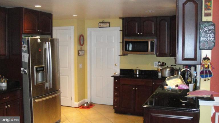 200 Awkard Lane Silver Spring, MD 20905 - Photo 6 of 26 Kitchen