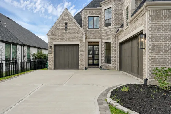 $910,000 | 212 South Empress Green Place, Montgomery, TX 77316