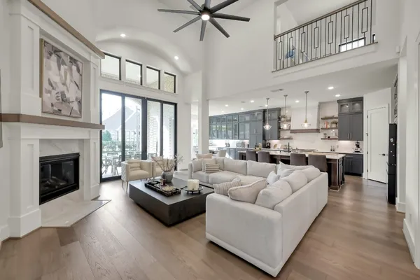 $910,000 | 212 South Empress Green Place, Montgomery, TX 77316