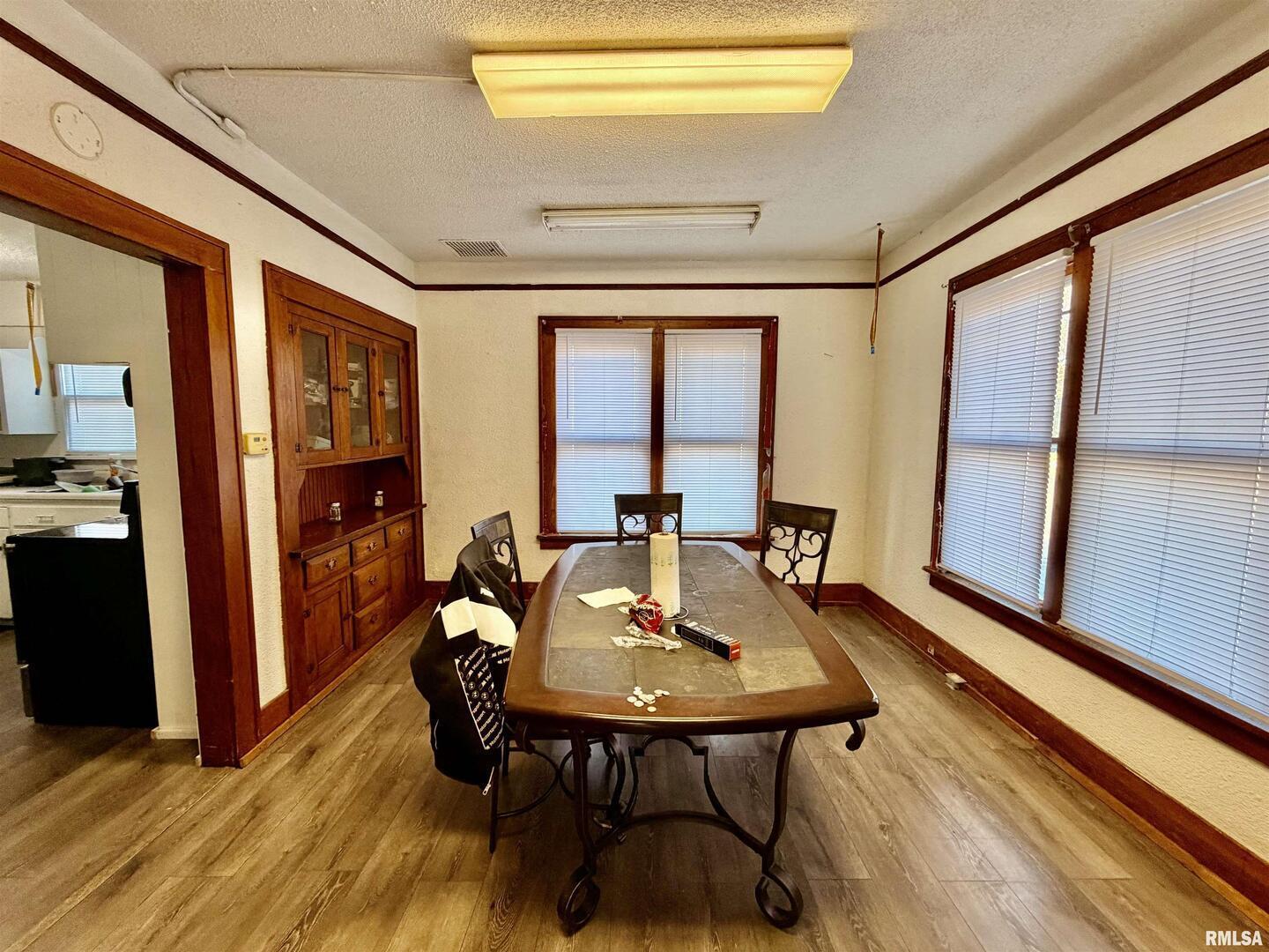601 Broadway Street Mount Vernon, IL 62864 - Photo 2 of 5 a view of a dining room with furniture and window