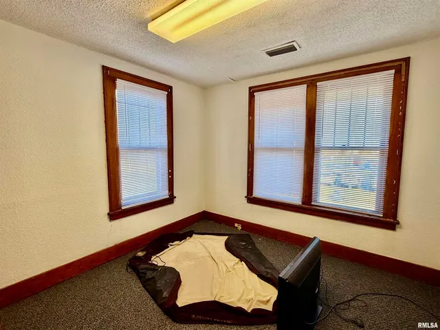 a room with window and air conditioner