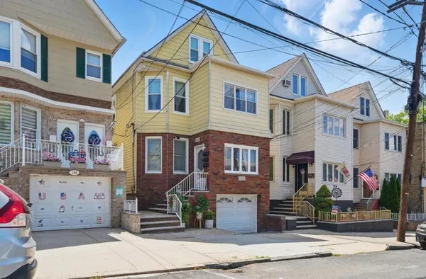 $1,600 | 152 West 30th Street, Unit 3, Bayonne, NJ 07002