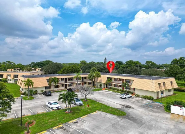 $189,900 | 4151 Oak Terrace Drive, Unit 4151, Greenacres, FL 33463