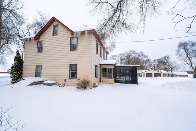 $299,900 | 22356 Highway 15, St. Augusta, MN 56301