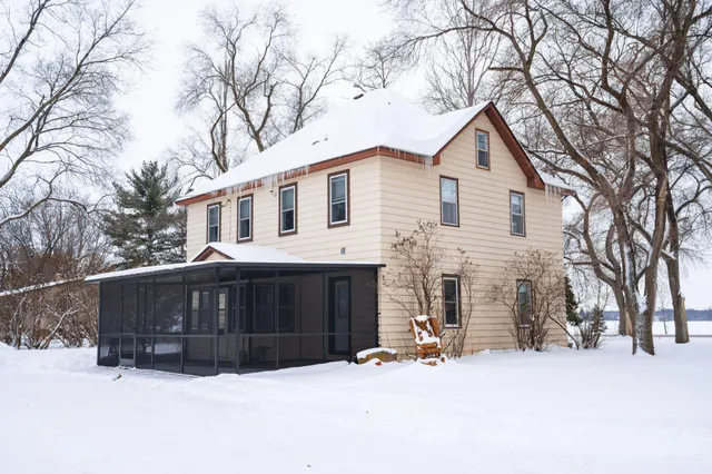 $299,900 | 22356 Highway 15, St. Augusta, MN 56301