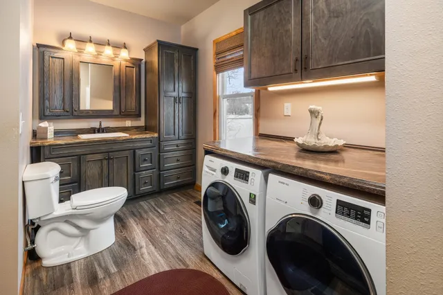 $299,900 | 22356 Highway 15, St. Augusta, MN 56301