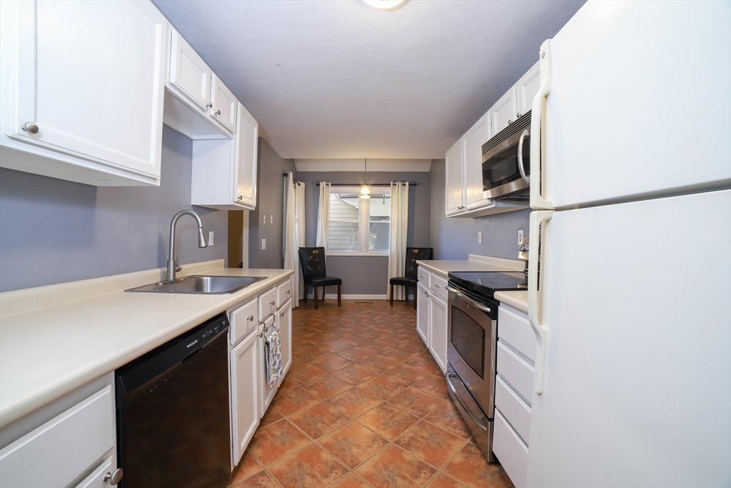 17 Highfield Road, Unit B Charlton, MA 01507 - Photo 7 of 17