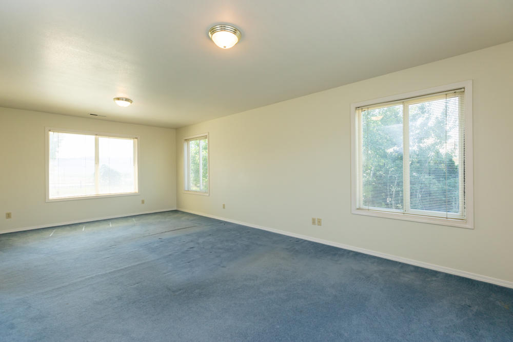 8906 Rockinghorse Lane Klamath Falls, OR 97603 - Photo 23 of 32 Primary Bedroom