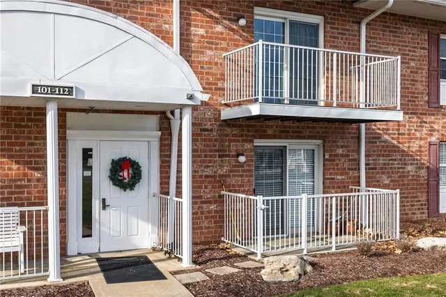 $155,000 | 104 Clubhouse Drive, Unit 104, Washington, PA 15301