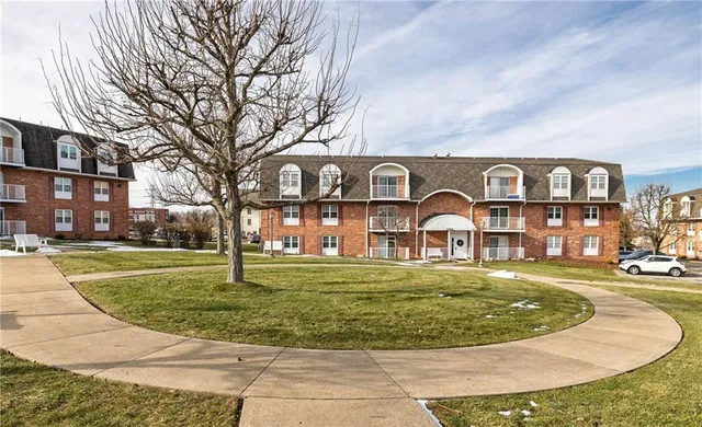 $155,000 | 104 Clubhouse Drive, Unit 104, Washington, PA 15301