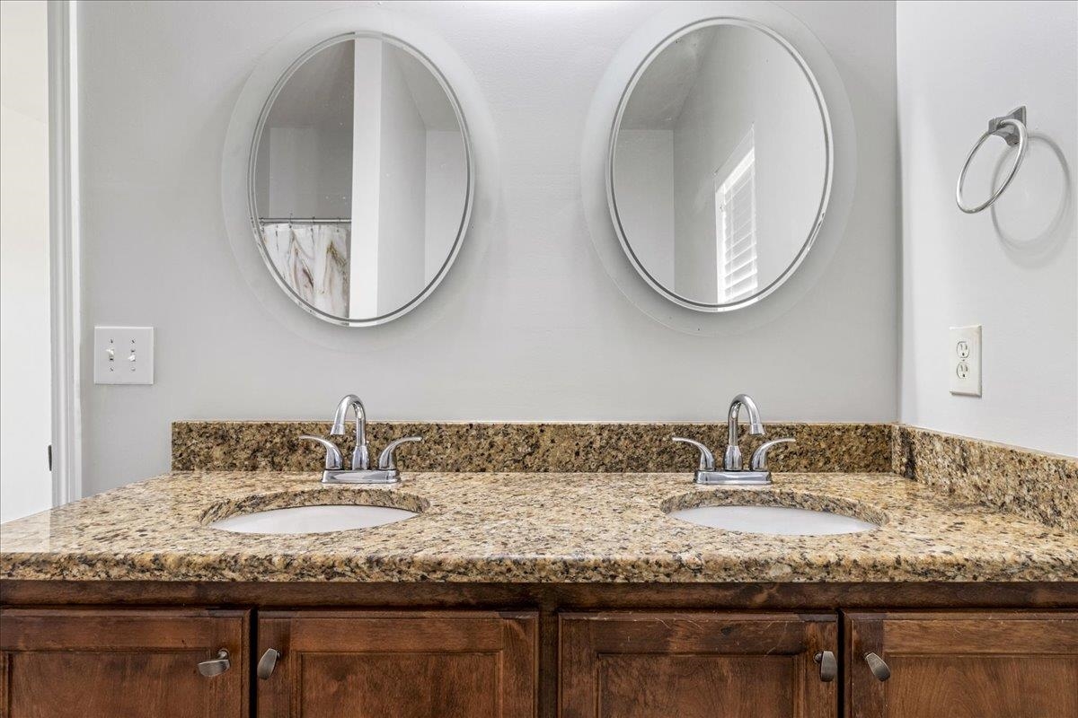 6866 Crimson Ridge Street Gulf Shores, AL 36542 - Photo 21 of 30 Bathroom