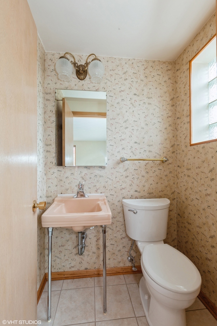 1330 South Main Street Wheaton, IL 60189 - Photo 15 of 19 a bathroom with a toilet a sink and mirror